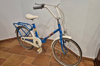 Bicicleta vintage BH Happy azul y blanca años 80