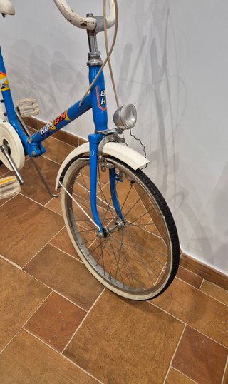 Bicicleta vintage BH Happy azul y blanca años 80