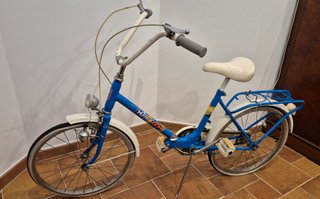 Bicicleta vintage BH Happy azul y blanca años 80
