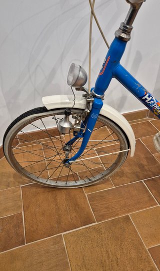 Bicicleta vintage BH Happy azul y blanca años 80