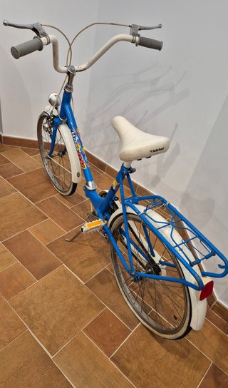 Bicicleta vintage BH Happy azul y blanca años 80