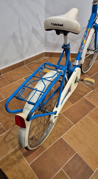 Bicicleta vintage BH Happy azul y blanca años 80