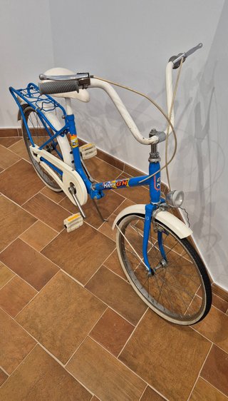 Bicicleta vintage BH Happy azul y blanca años 80