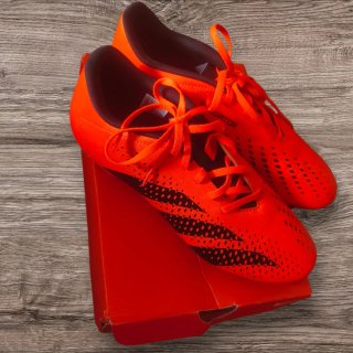 Botas de fútbol Adidas Predator + calcetines