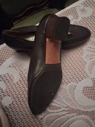 Zapatos de piel y charol sin estrenar