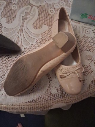 Zapatos de piel y charol sin estrenar