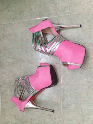 Sandalias tacón plataforma tipo botines Color rosa