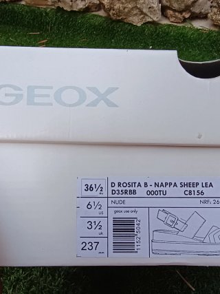 Sandalias Geox cuña color nude