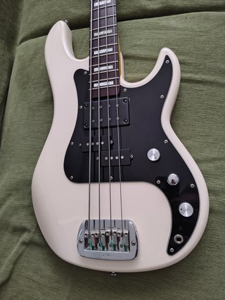Bajo G&L LB-100 (Customizado)