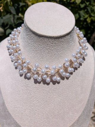 Gargantilla choker perlas blancas y dorado
