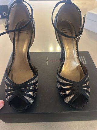Sandalias de tacón con estampado animal