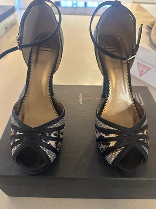Sandalias de tacón con estampado animal