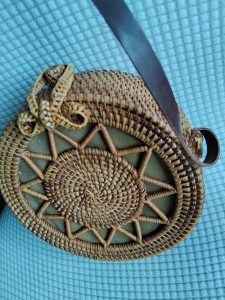 Bolso redondo de mimbre