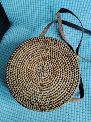 Bolso redondo de mimbre