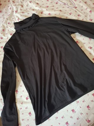 Camiseta térmica cuello alto negra