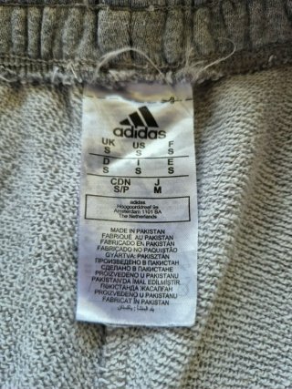 Pantalón Adidas Gris