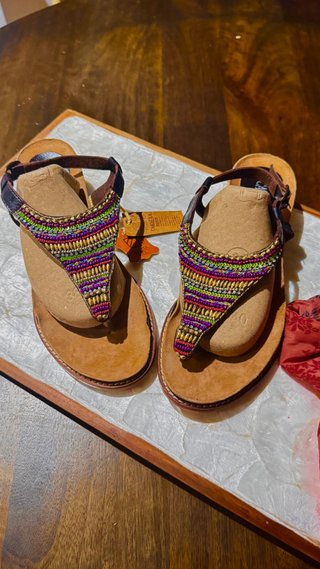 Sandalias Carmela Piel Abalorios Multicolor