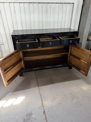 Cómoda de madera maciza lacada NUEVA