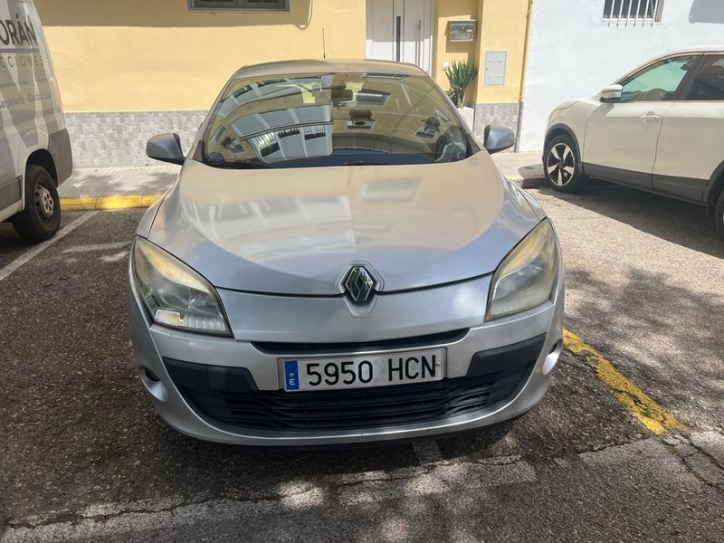 Renault Megane 2010 - foto 1