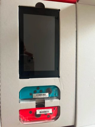 Nintendo Switch + Mario Kart 8 Deluxe