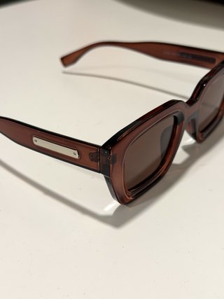 Gafas de sol marrones nuevas!