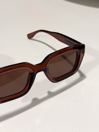 Gafas de sol marrones nuevas!