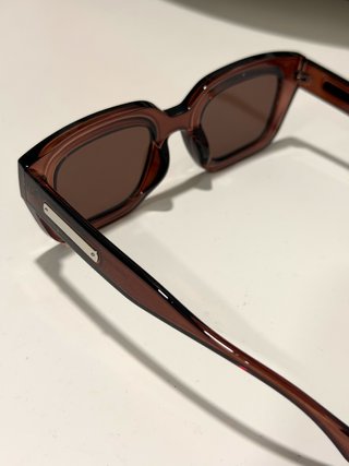 Gafas de sol marrones nuevas!