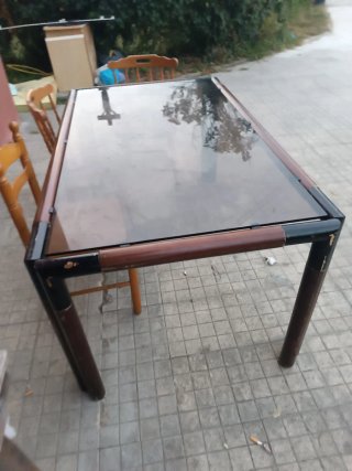 Mesa de cristal y madera