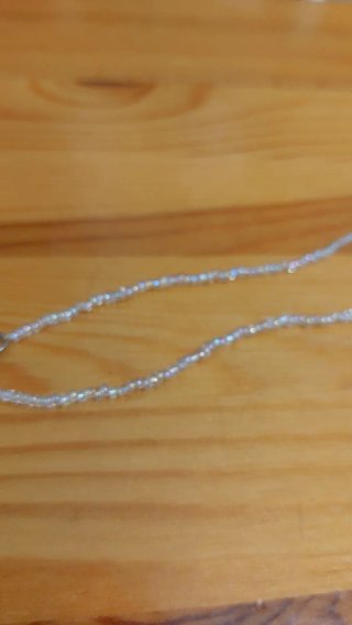 Collar choker de cuentas irisadas con lazo