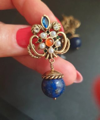 Pendientes vintage dorados con lapislázuli