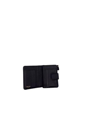 Cartera compacta Prada piel negra