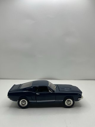 Modellino Ford Mustang Shelby GT500 1967 1/24