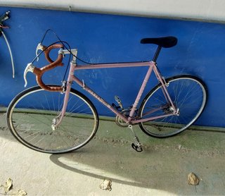 Bicicleta de carreras vintage rosa