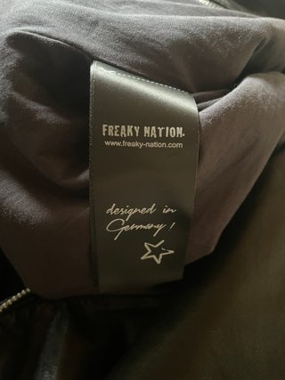 Chaqueta Piel Freaky Nation con Capucha