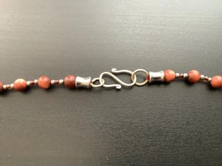 Collana multistrato con perle dorate