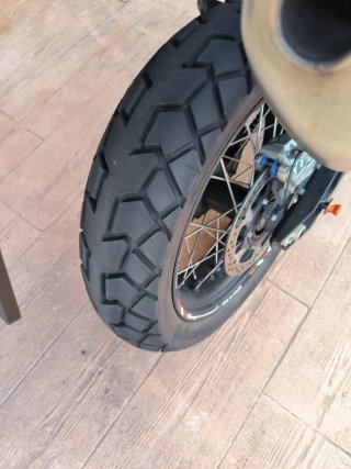 KTM 890 Adventure Negra y Naranja
