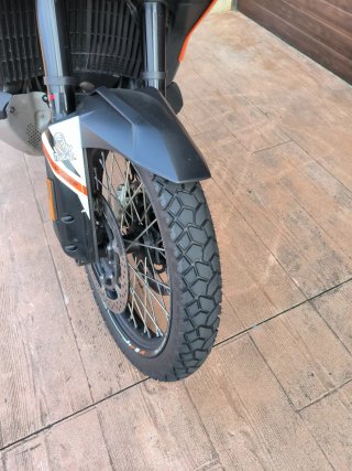KTM 890 Adventure Negra y Naranja