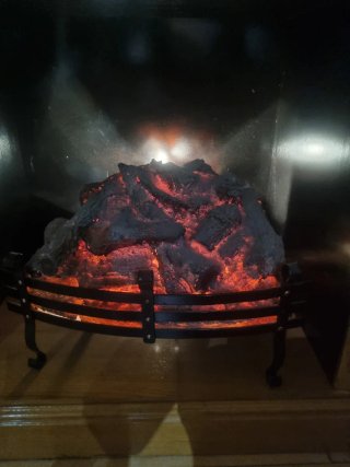 Chimenea  eléctrica  decorativa  con efecto brasas