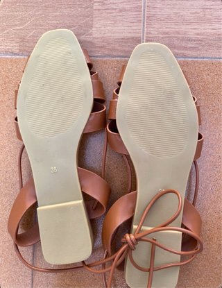 Sandalias nuevas.