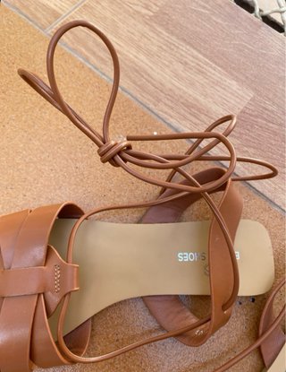 Sandalias nuevas.
