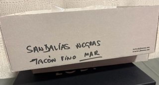 Zapato de tacón negro Marca Jhesu