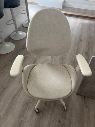 Sillón de oficina ergonómico beige