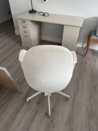 Sillón de oficina ergonómico beige