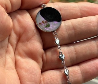 Pulsera artesanal con flores naturales