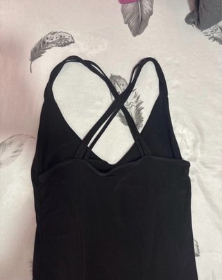 Vestido midi negro con volantes