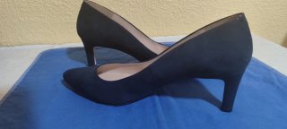 SE REGALA POR 5€. ZAPATOS DE ANTE Y PIEL.