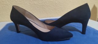 SE REGALA POR 5€. ZAPATOS DE ANTE Y PIEL.