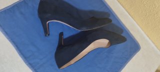 SE REGALA POR 5€. ZAPATOS DE ANTE Y PIEL.