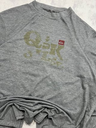 Camiseta Quiksilver gris manga larga