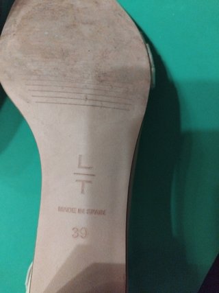 Sandalias Tacón Beige Talla 39 con Hebilla Dorada